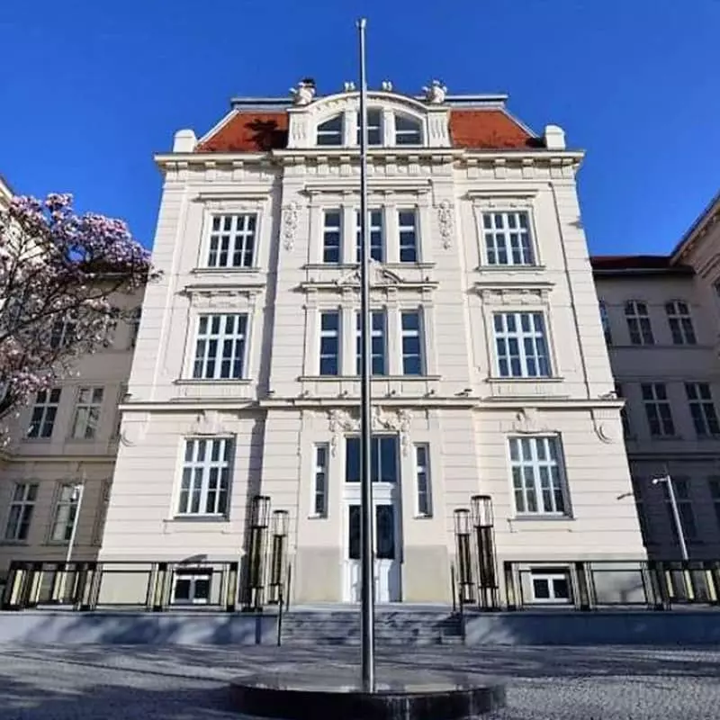 Nobelwerk 19, Hohe Warte 3, Chinesische UN-Botschaft | Nobelwerk, Kastenfenster, maßgefertigte Fenster, Fenster Wien, Altbau-Sanierung, Holz-Alu Fenster, Türen, Fensterbau, Energiesparfenster, hochwertige Fenster