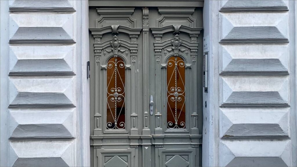 Kastenfenster, Fensterproduktion, Türenhersteller, Fenster und Türen, Maßgefertigte Fenster, Hochwertige Kastenfenster, Fenster und Türen aus Holz, Alufenster, Holz-Alufenster, Energiesparende, Fenster, Fenster mit Wärmeschutz, Einbruchhemmende Türen, Moderne Fensterlösungen, Nachhaltige Fensterproduktion, Fenster und Türen nach Maß, Fenster für Altbauten, Türen mit Sicherheitssystemen, Innovative Fenstertechnologien